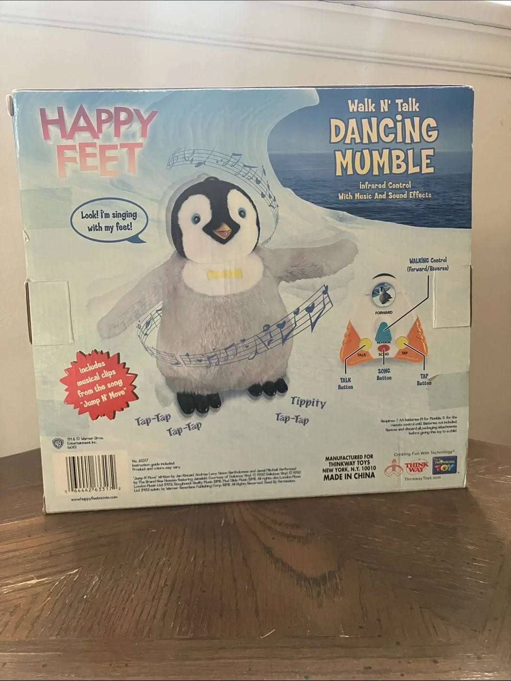 HAPPY FEET Walk N’ Talk Dancing Mumble NIB**